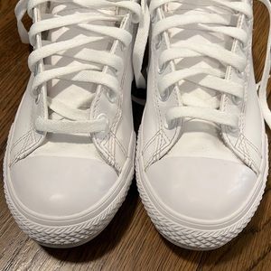 Youth size 6 white leather Converse sneakers!